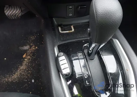 2015 Nissan Rogue Sv z USA, uszkodzony, nr VIN 5N1AT2MV0FC893657